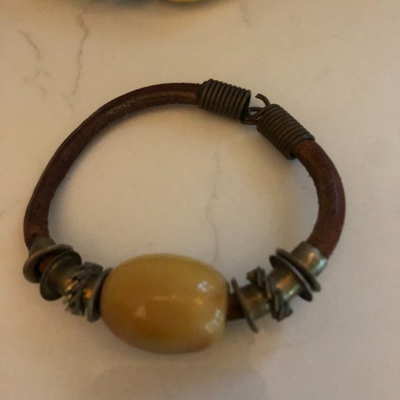 Vintage Bakelite Bead, Metal & Leather Choker and Bracelet - Picture 6 of 8